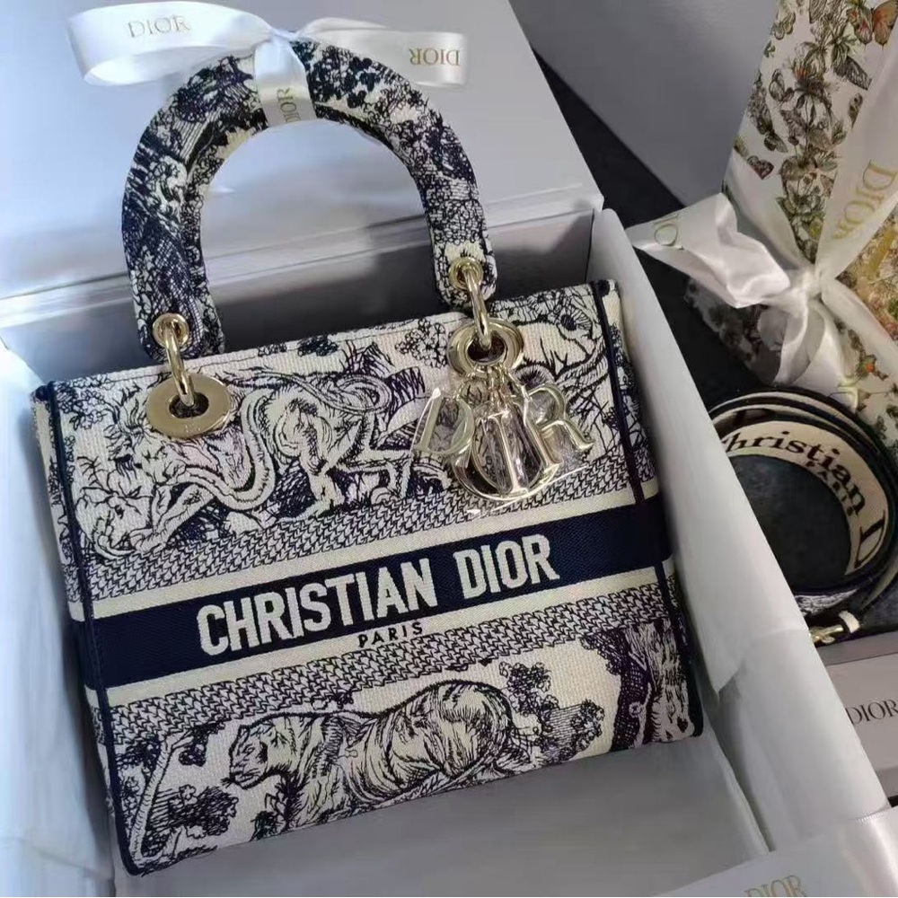 Dior Medium Lady D-Lite Bag  ⭐️ 100% authentic
